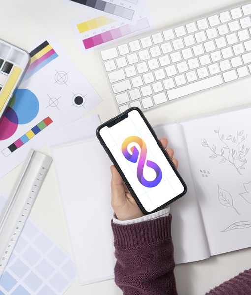 logo-designer-holding-smartphone-with-cool-logo-it
